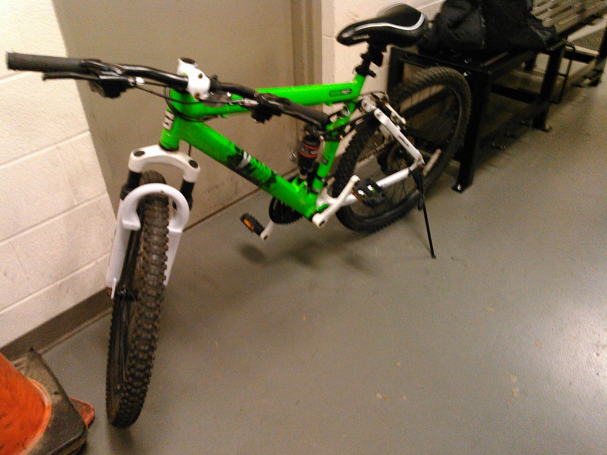 StateCollegePD's tweet photo. This Genesis V2100 bike was recovered following a burglary. Know the owner? If so call us at 814-234-7150 INC#10776 https://t.co/tHaQa70DuL