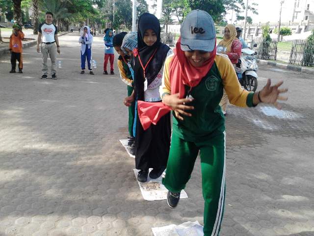 RelawanPintar's tweet photo. Ada Pos Game Jembatan Cerdas, seru....! @Ind_Mengajar @FestivalGIM @iloveaceh #JAAU https://t.co/C1et8N2am3