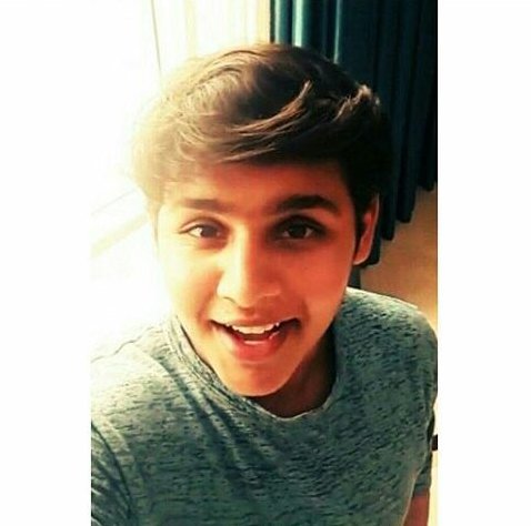 itz_anushkadev's tweet photo. I Love This Pict You Very Vrry Handsome And Funny♥ https://t.co/t4Ub0nO3ZH