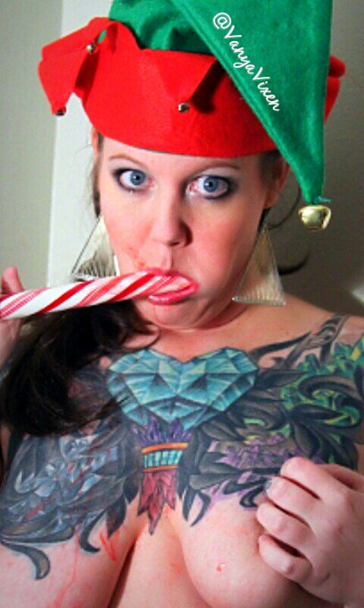 Can I jingle your bells?? https://t.co/bOGlW3R2dV https://t.co/qeIQVFOhWM