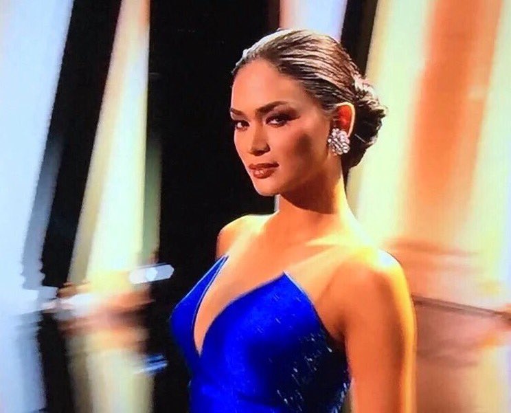 BuzzFeedPH's tweet image. Snatch that crown, teh. SNATCH  👏🏾 THAT 👏🏾 CROWN 👏🏾