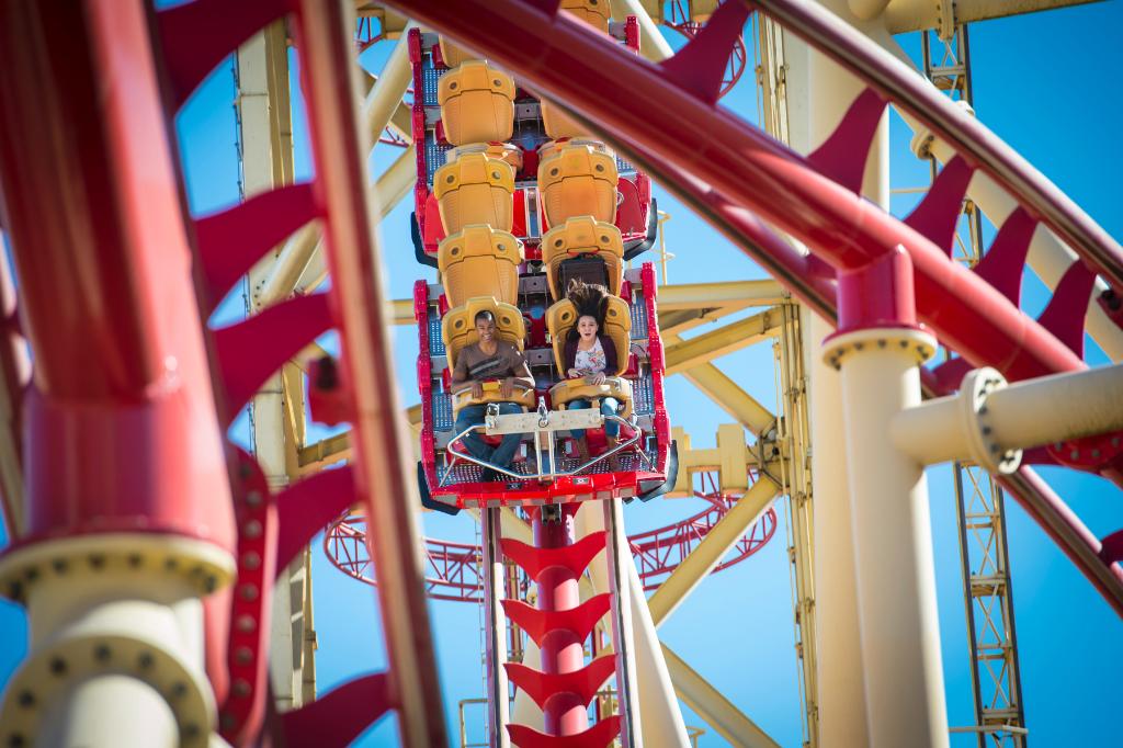 UniversalORL's tweet image. Retweet if you’ve seen @thefinebros's Teens REACT to Hollywood Rip Ride Rockit! bit.ly/1QzHM4V
