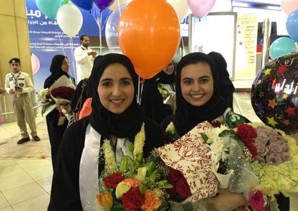 s_wksa's tweet photo. الموهبتان نورة الفداغ لؤلؤه الشيحة يحصدن المركز الرابع في مسابقة #ISEF15SA
#توثيق_إنجاز https://t.co/QEF9wISXfU