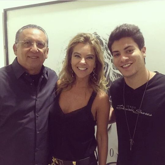 cheirodoarthura's tweet photo. Presenças VIPs no nosso evento 👏👏👏👏👏 #vemprostudio #studiodesireesoares... desireesoares via instagram https://t.co/RSLlDeKzZc