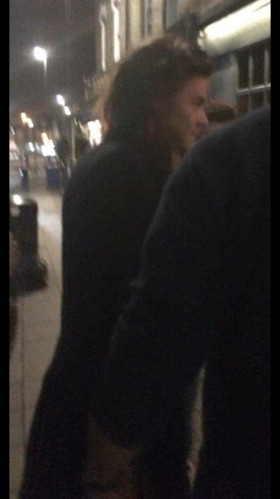 1DUpdatesW's tweet photo. Harry esta noche (20/Dic). #1DUW

#VideoMTV2015 One Direction https://t.co/NsXkK3CFHE