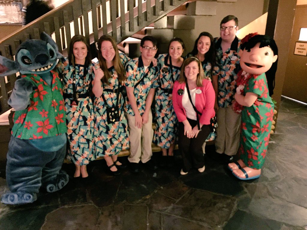 kelly_klup's tweet photo. when you get to celebrate the holidays at work with lilo &amp; stitch you really can't complain. 🎄 #dcp #polycrew https://t.co/fjy3EAbNeO