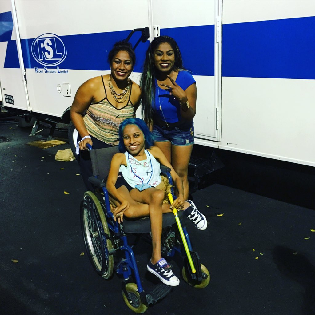 sunsetfestival1's tweet photo. Our special backstage guest Crystal and her sisters! We're loving that blue hair Crystal, enjoy the show!!! https://t.co/5yKmmlTNO9