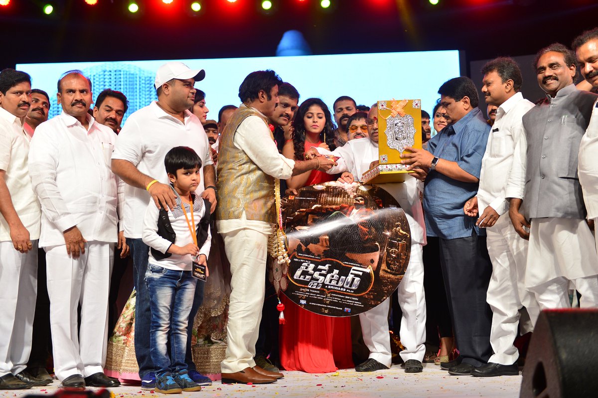 M9News_'s tweet photo. #DictatorAudioLaunch #Amaravati #Balakrishna https://t.co/usNkXIkMvg