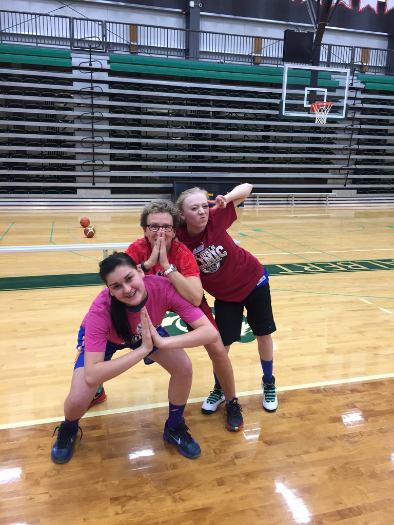 cass_layne04's tweet photo. Thanks for the two day camp. I learned so much, I definitely need a bigger tool kit🏀🛠⚒ @shawneeharle https://t.co/k1S8XIESqN