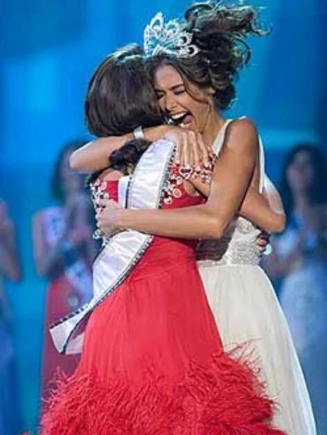 ReaIJhonathan's tweet photo. Podrán hacer el miss universo 2050 y nadie las va a superar 
 #MissUniverse2015 https://t.co/bjaEoft5PO