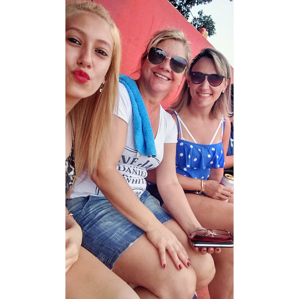 Myn_Eduarda's tweet photo. Ee aiinda sobre hooje ! 
      Amigos do Nenê X Amigos do Calango ! 
              #CoomElas #Adoorooo 😘 https://t.co/iwhFyFSE6J