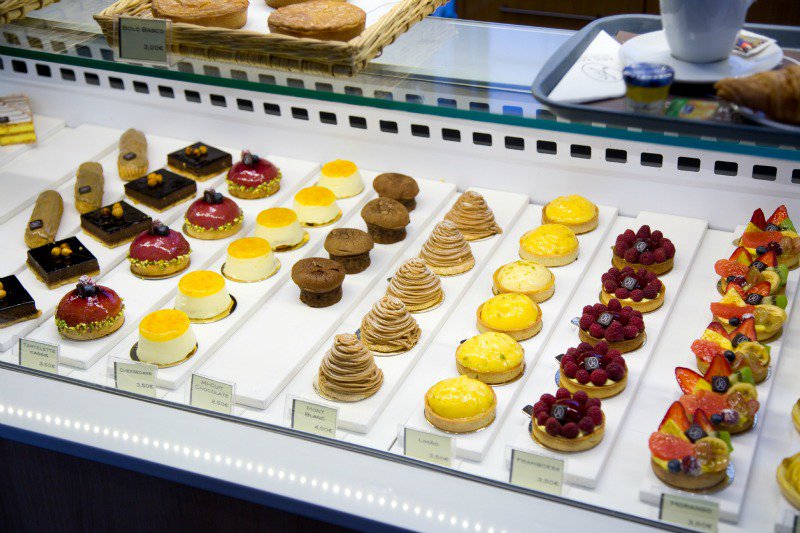 mitzuyankosher's tweet photo. Window display of kosher delights.
#koshercateringtoronto #torontokosher #torontokosherfood #koshercaterertoronto https://t.co/0zRQIN3AS0