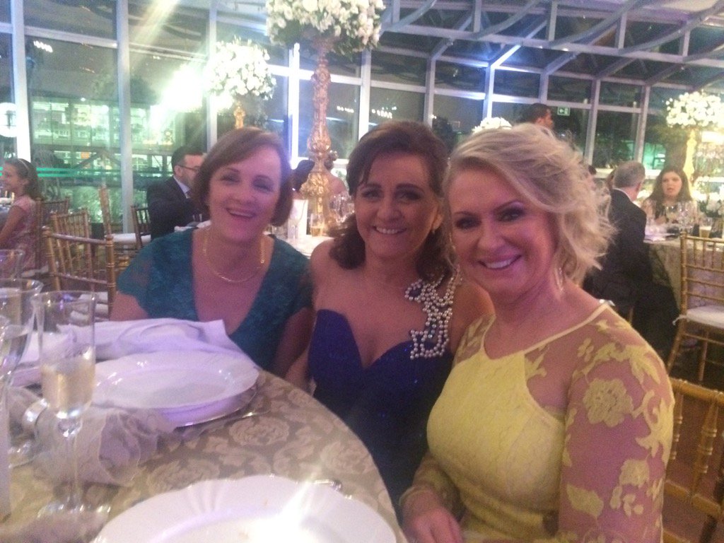 DeputadoCaito's tweet photo. Lindomar, Maria e Marlene no casamento de Eduardo e Mônica. https://t.co/sBSE2W5gVo