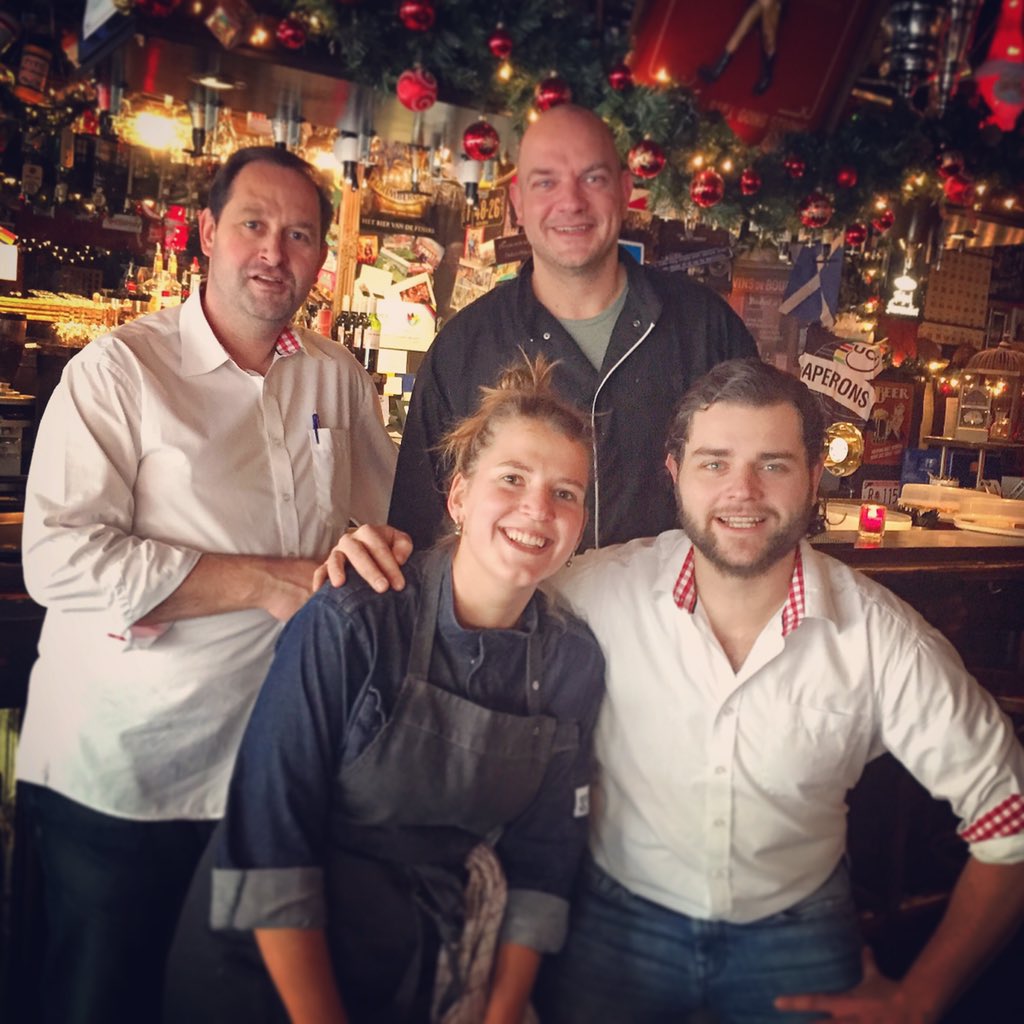 Prettige kerstdagen en een spetterend nieuwjaar! Tot snel <a href="/des_amis/">Des Amis</a> !
Sjors, Paul, Yvette &amp; Julien. 
#DesAmis