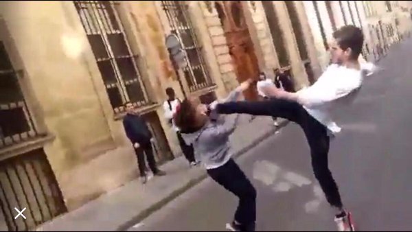 Aryad___'s tweet image. Dans le top 10 des meilleurs moments de l'internet on a ça aussi