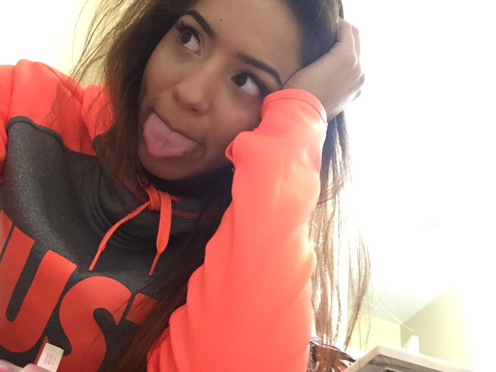 Dayum_Roxanneee's tweet photo. To go out or stay in tonight ?
#decisionsdecions https://t.co/b5z5k6uqSq