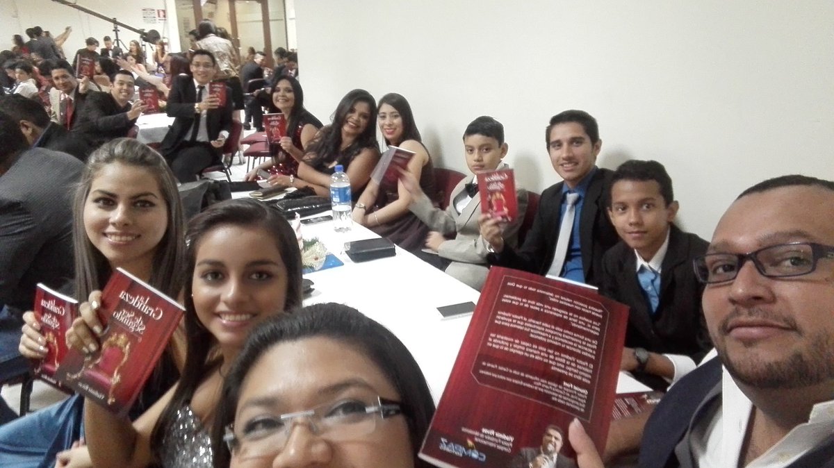 Jessy_27's tweet photo. Mi @PastorVladimir Gracias! #GalaCompaz @compazJ25 Le Amamos! @emilycast607 @XTuPaPiX @1984Diana17 @Krla_Ayala08 https://t.co/jwxpcA6WF5