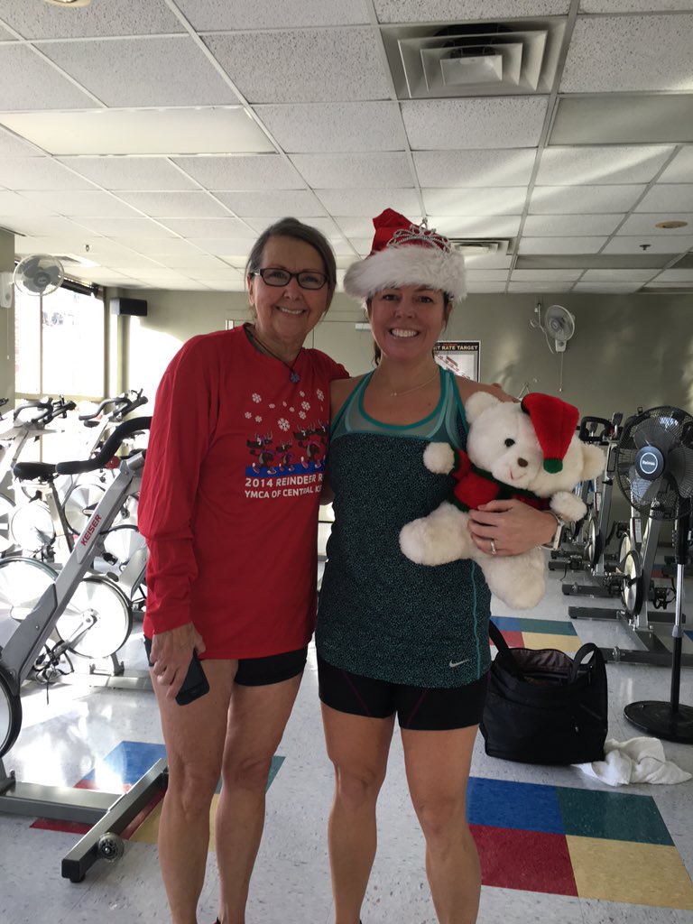 LesleyKGray's tweet photo. Like mother, like daughter. #lazzybear #spinmas @ruthbgray https://t.co/ptP92LUmYn