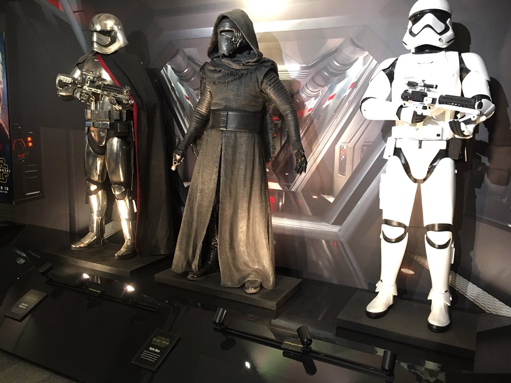 javiemall's tweet photo. This scruffy looking nerf herder visited the @starwars #TheForceAwakensTO exhibit today @DisneyStudiosCA #starwars https://t.co/TtgQACqUQ7