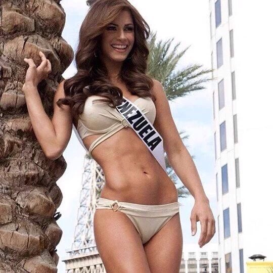 wsupmen's tweet photo. Yo viendo el #MissUniverse2015  https://t.co/51agF4dkTA