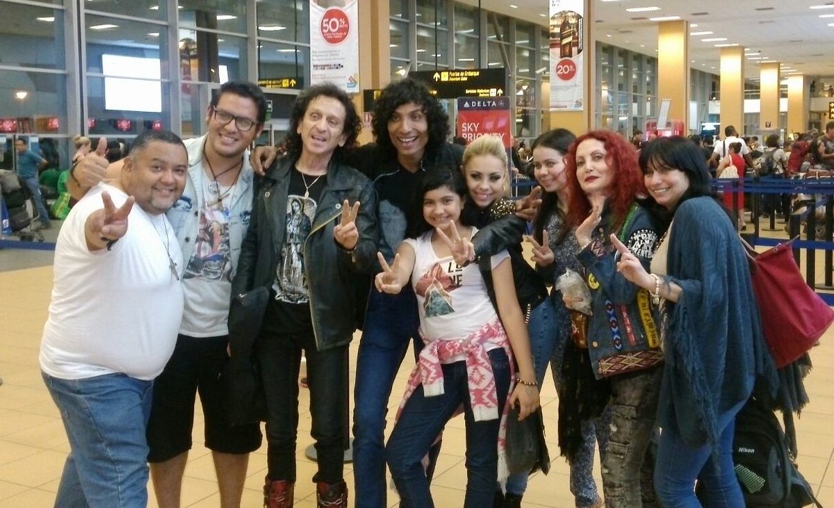 Hasta pronto banda, las piedras rodando se encuentran, mientras tanto sean felices y que viva el rocanroooool!!!