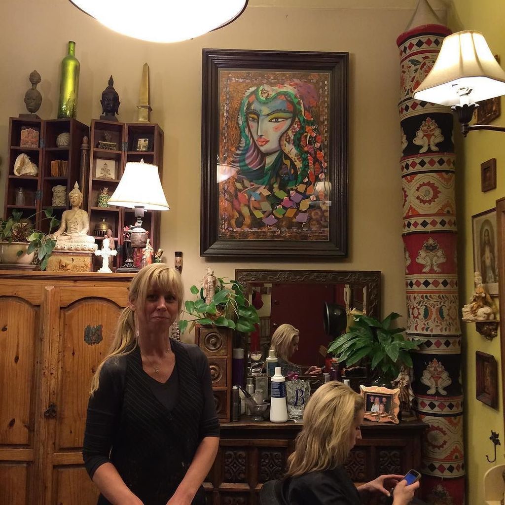 nottinbutaig's tweet image. Jumping back in non-linear #cosmictime- lol - the beautiful #cosmiccowgirl @desireehershon in her gorgeous #salon #…