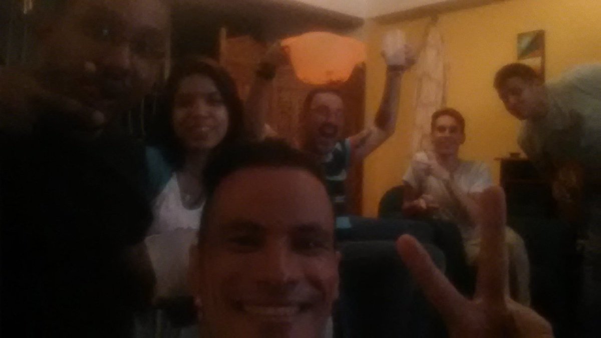 LisandroCcs's tweet photo. Desde caracas unidos por #venezuela  #MissUniverse2015 #MissUniversoTNT https://t.co/A7TnMkyVr3