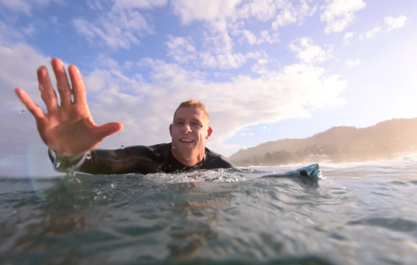SurfingLife's tweet photo. A behind-the-scenes interview with @Mick_Fanning in Hawaii: https://t.co/R8UNpkQYOx https://t.co/NEO0neNRqx