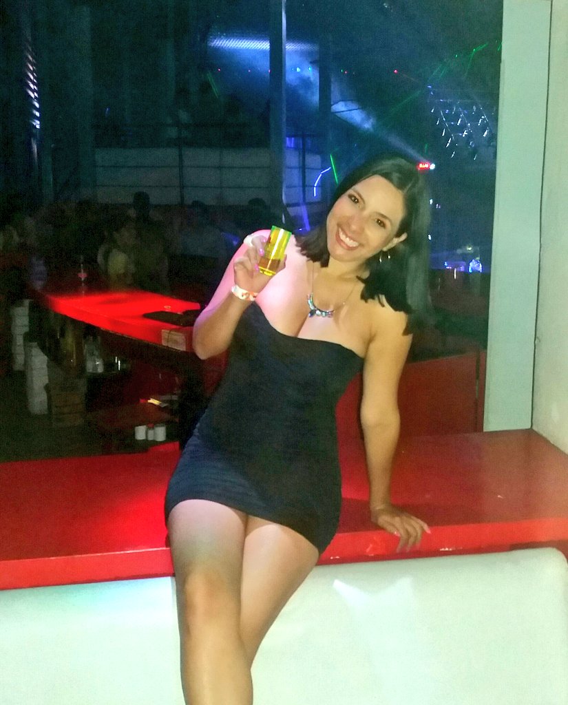 pinkelly_rm's tweet photo. 🎶 #Bailando amor es que se me va el dolor 🎶 #FiestaWepa 🎉 https://t.co/Z6MH89JzLp