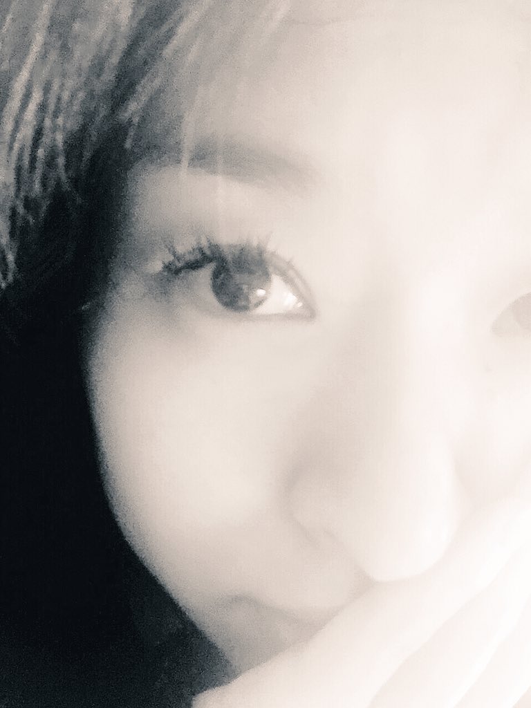 島袋寛子 昨日から おメメ 二重 W 気合いいれて 本日もがんばるぜ Go Go T Co Uofayndzeb Twitter