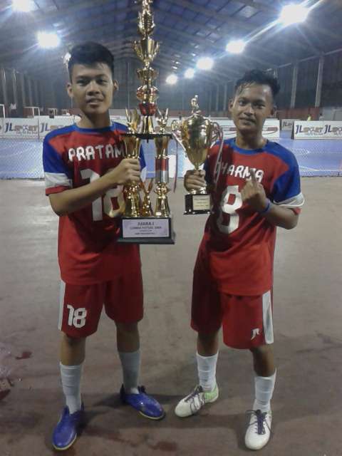 smk58futsal's tweet photo. Akhir tahun yg manis.. keep humble #futsalsmk58 #spatacup https://t.co/XKxEPSVsAT