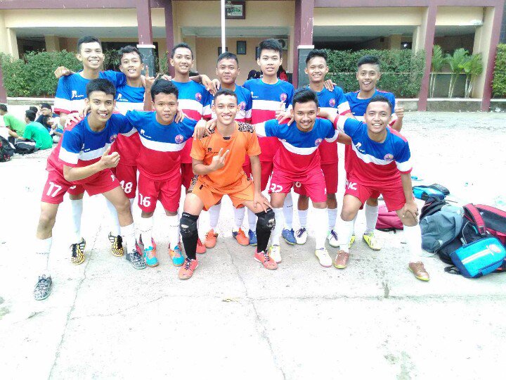 smk58futsal's tweet photo. Akhir tahun yg manis.. keep humble #futsalsmk58 #spatacup https://t.co/XKxEPSVsAT