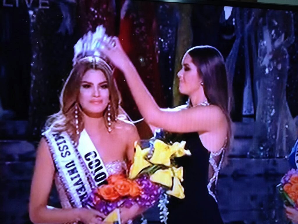 LuisDeveraux's tweet photo. Cuando tengas un mal día solo recuerda esto...
#MissUniverse2015 https://t.co/ku1K5NaAMr