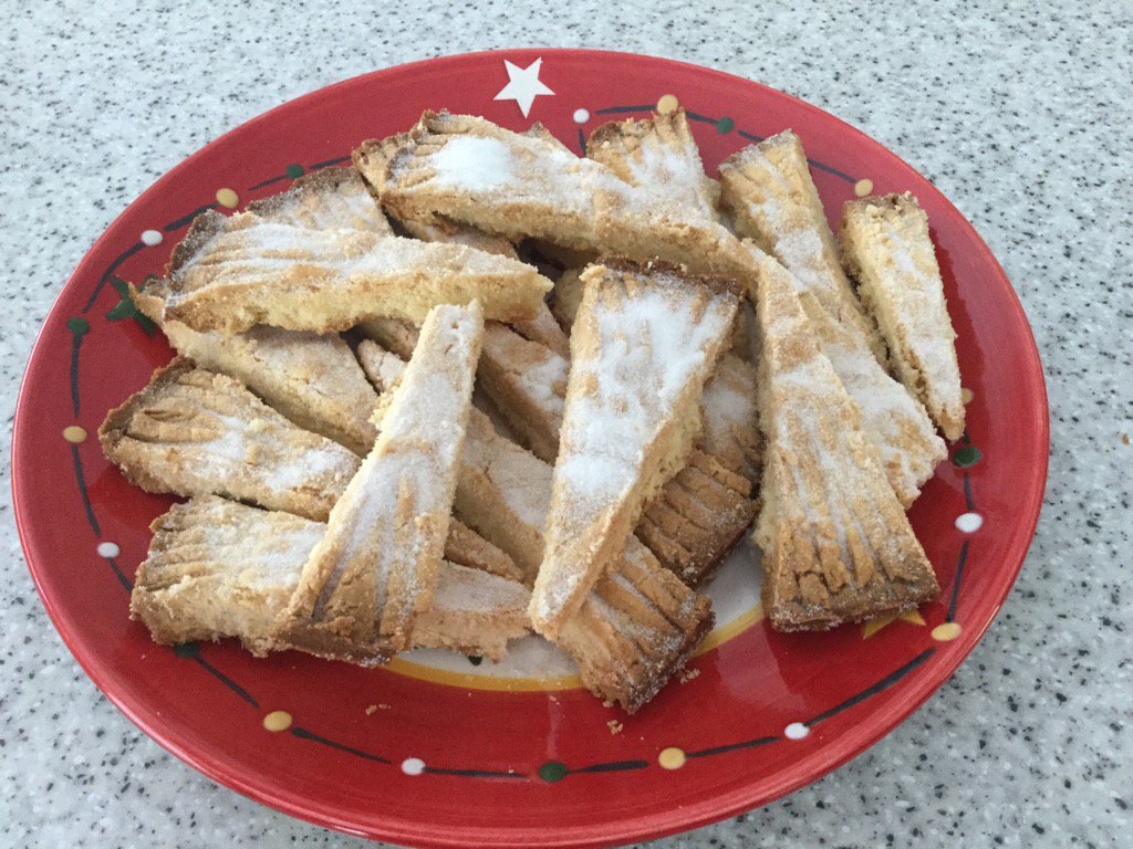 HeimMrs's tweet photo. The thing about home baking- taste better than it looks. #realshortbread #granwouldloveit! @KarenSymons3 @MarkBotes https://t.co/0Tuy1bAcNs