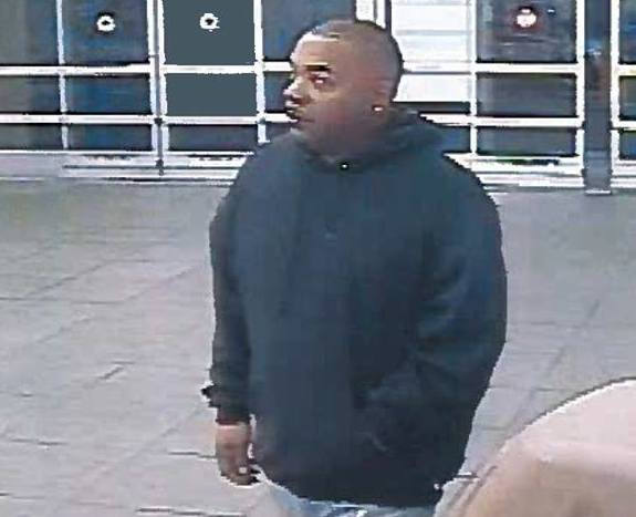 JeanetteDeForge's tweet photo. #Ware police seeking man who stole $13,000 in electronics from Walmart https://t.co/nISymDG0pa via @masslivenews https://t.co/dsXziGswhp