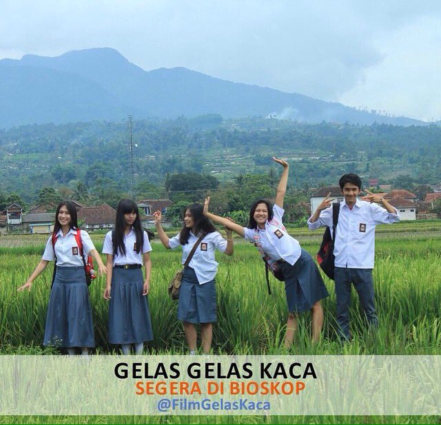 "GELAS GELAS KACA (Official Trailer)" di YouTube - GELAS GELAS KACA (Official Trailer): youtu.be/sWZHoFnp_T8