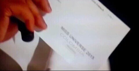 mafegonza23's tweet image. Creo que necesitamos una explicación de esto #MissUniverse2015