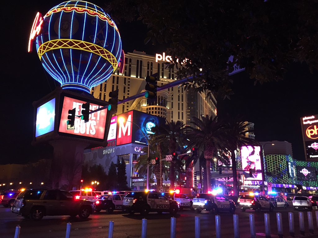 grayner01's tweet image. #LasVegas #Terrorism Terrorist attack? - 33 victims, 1 dead, 5 critical.  In front of PARIS hotel Las Vegas Blvd.