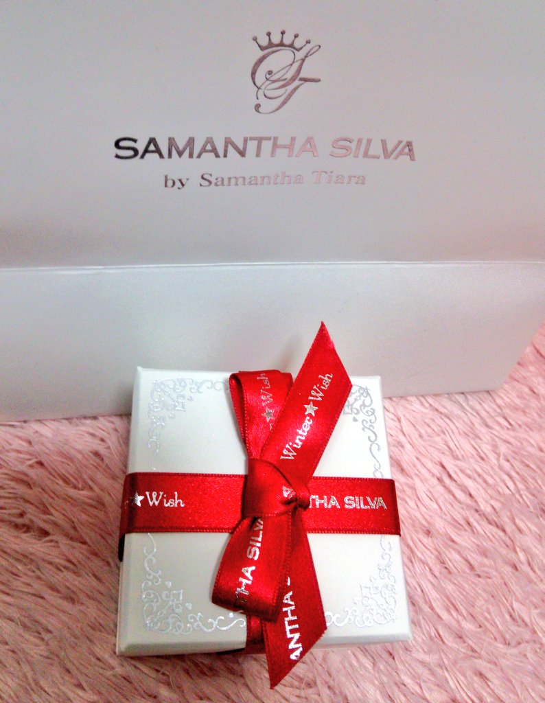 Sayaka 昨日は彼氏と同期と幕張イオン コストコいってきたー 早めのクリスマスプレゼント交換 欲しかったネックレスもらったー 彼氏のお母さんにももらった W T Co 6mdtynalng