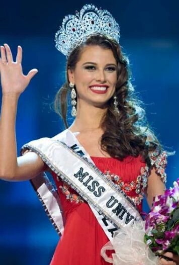 PincheMajadero's tweet photo. Permiso
#MissUniverse2015 https://t.co/yVXgmgfJ8b