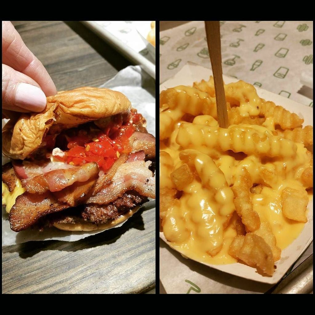 _Mia_Bella's tweet photo. Cherry Peppers, Bacon, cheese, and Shack Sauce with Spicy Cheese Fries.. @shakeshack 
#cheatmeal #1stnight #idrive3… https://t.co/k40Bk4DyrS