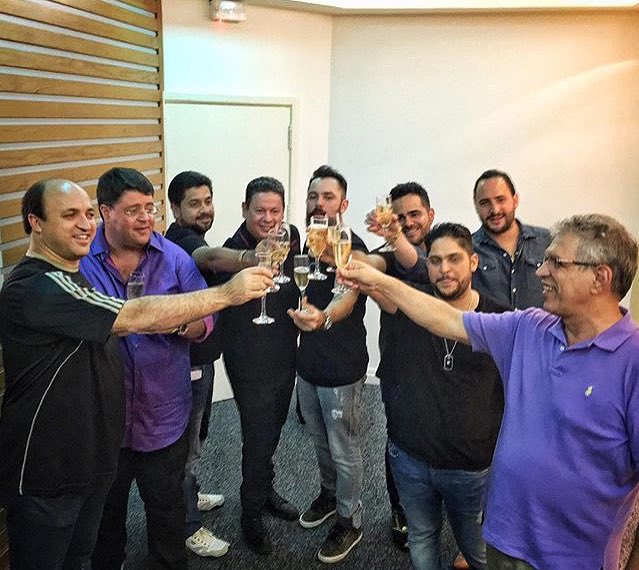 VersosDeJeM's tweet photo. Viva JeM 🙈
🍾🍻❤️ https://t.co/DaMjogRC4m