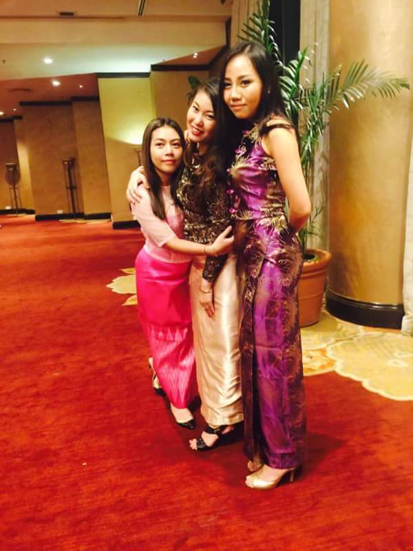 shinepink88's tweet photo. Me &amp; my highschool fris @ bff's wedding https://t.co/eH11BQVj64