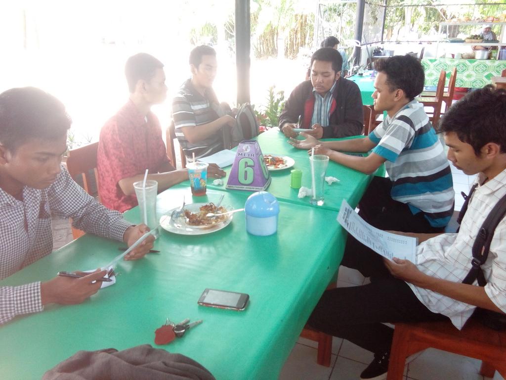 Makan siang bareng anggota @himti_unim