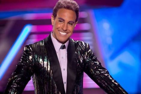 preferequal's tweet image. Caesar Flickerman 
pinta o cabelo mais q a Demi Lovato
causa intriga
só fala bosta mas td mundo ri pq ele é famoso