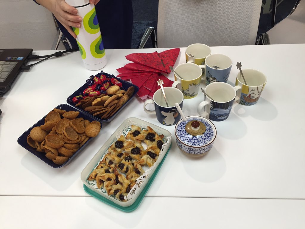 finchi2015's tweet photo. The last Finnish lesson in 2015 ended with a meaningful movie ja holiday glogg ja snacks made by kaunis teacher😊😊😊 https://t.co/3mkrrvJLjn