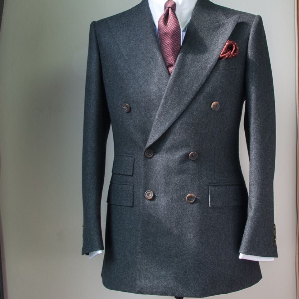 clino_ch's tweet image. #6button #doublebreast #db #tailors #tailoring #tailormade #gurdevsons #tailoredsuit #tail… tailor4less.com
