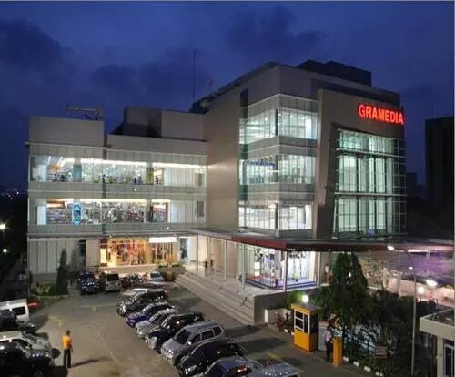 gramedmatraman's tweet photo. Gramedia Matraman Indonesia,The Biggest Bookstore In Southeast Asia,Visit Us cc: @jokowi @basuki_btp @aniesbaswedan https://t.co/d7n3mxnvcT