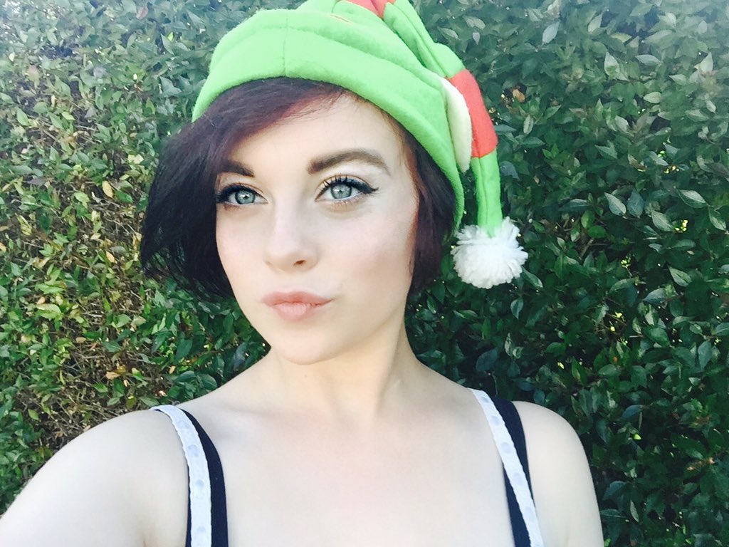 Hartoforever's tweet photo. @ZozeeBo had an xmas party to go to, so I did my version of your festive makeup❤️x I didn't have nice red lipstick 😰 https://t.co/wlQH3Ccg3s