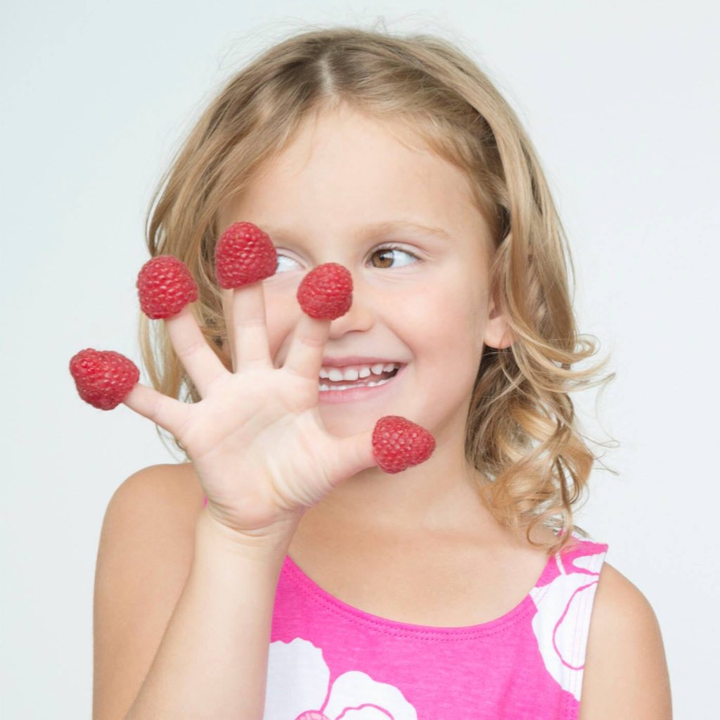 GothamProductns's tweet photo. 5 days 'til Christmas! #production #artdirection #styling for @cefoundation/edwardpond #photoshoot #raspberries #5 https://t.co/zNO4TuXr2g